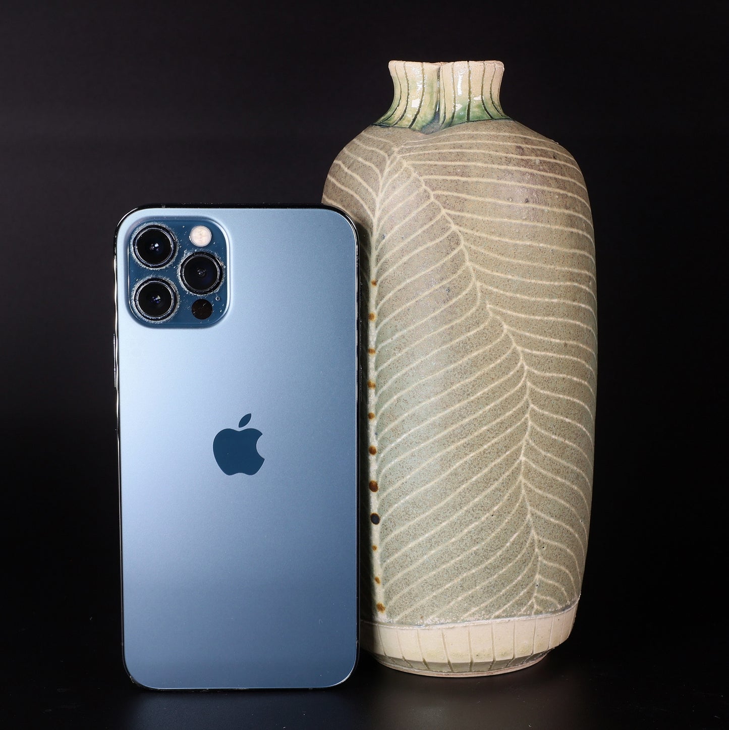 Vase, veined pattern, Leaves pattern vase, Japanese handmade vase, made in Japan, Free shipping