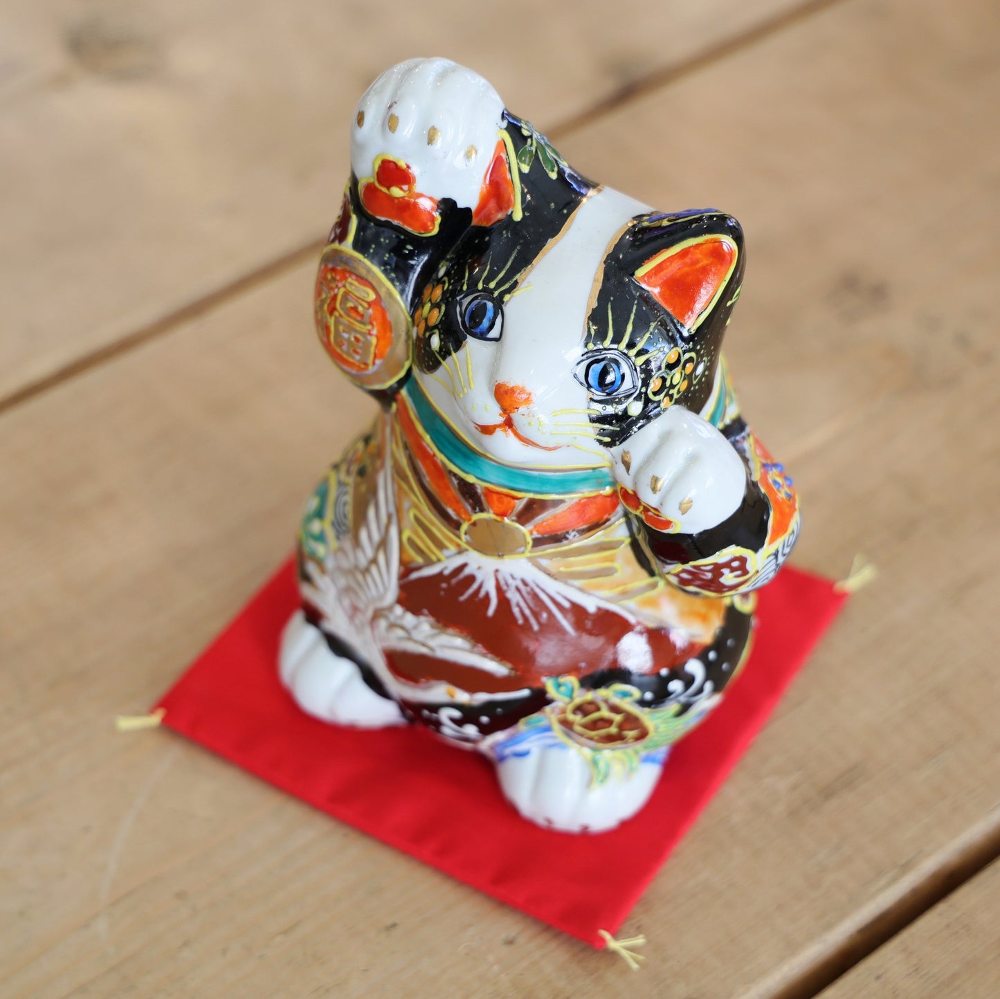 Lucky cat, Kutaniyaki Manekineko, Beckoning cat, Kutani Beckoning cat, Kutani Porcelain Maneki Neko, Made in Japan, Free shipping