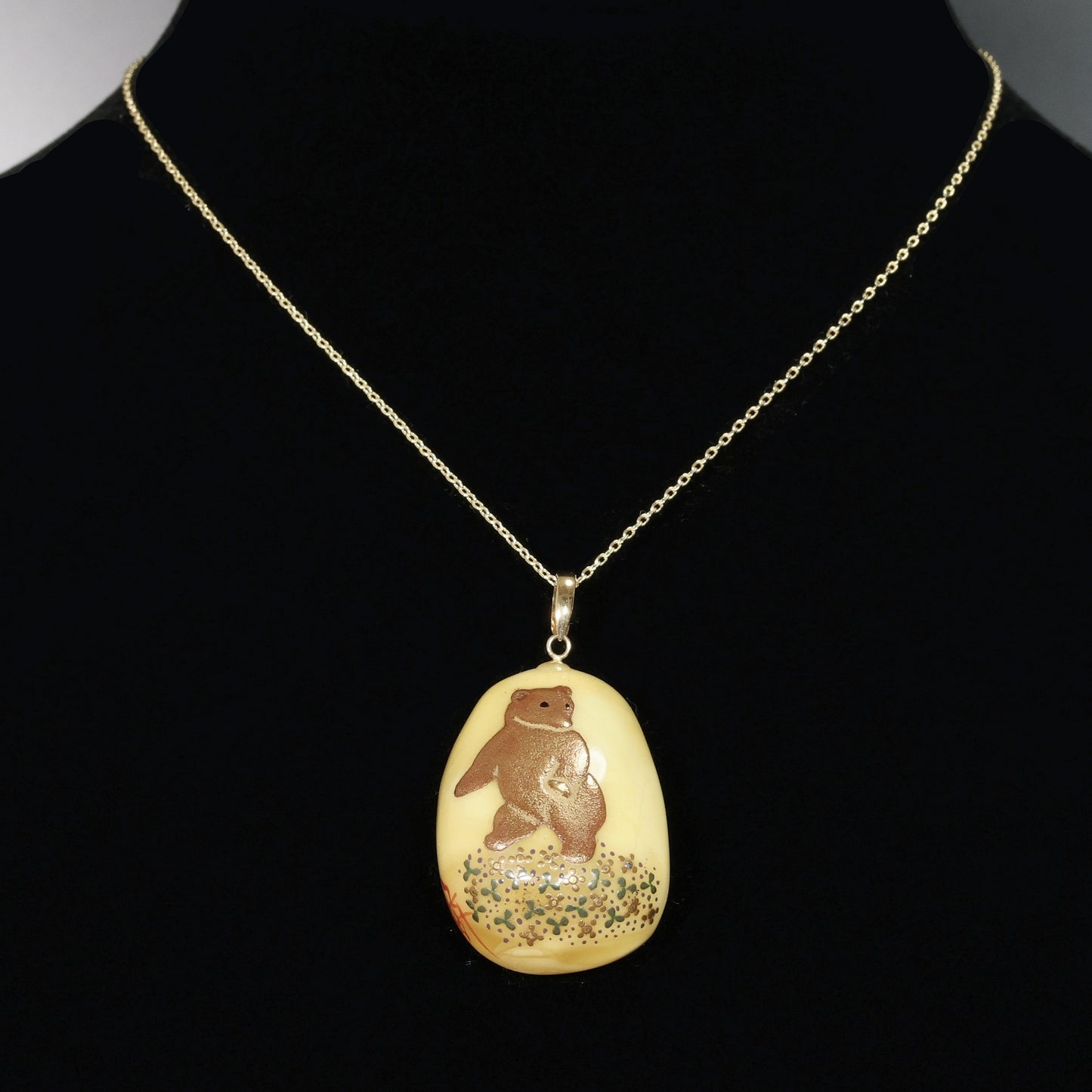 Lacquer Urushi pendant, Bear pendant, Japanese Lacquer pendant, Amber pendant, Makie pendant, Lacquer Makie pendant, Pendant with bear, Amber pendant, Free shipping