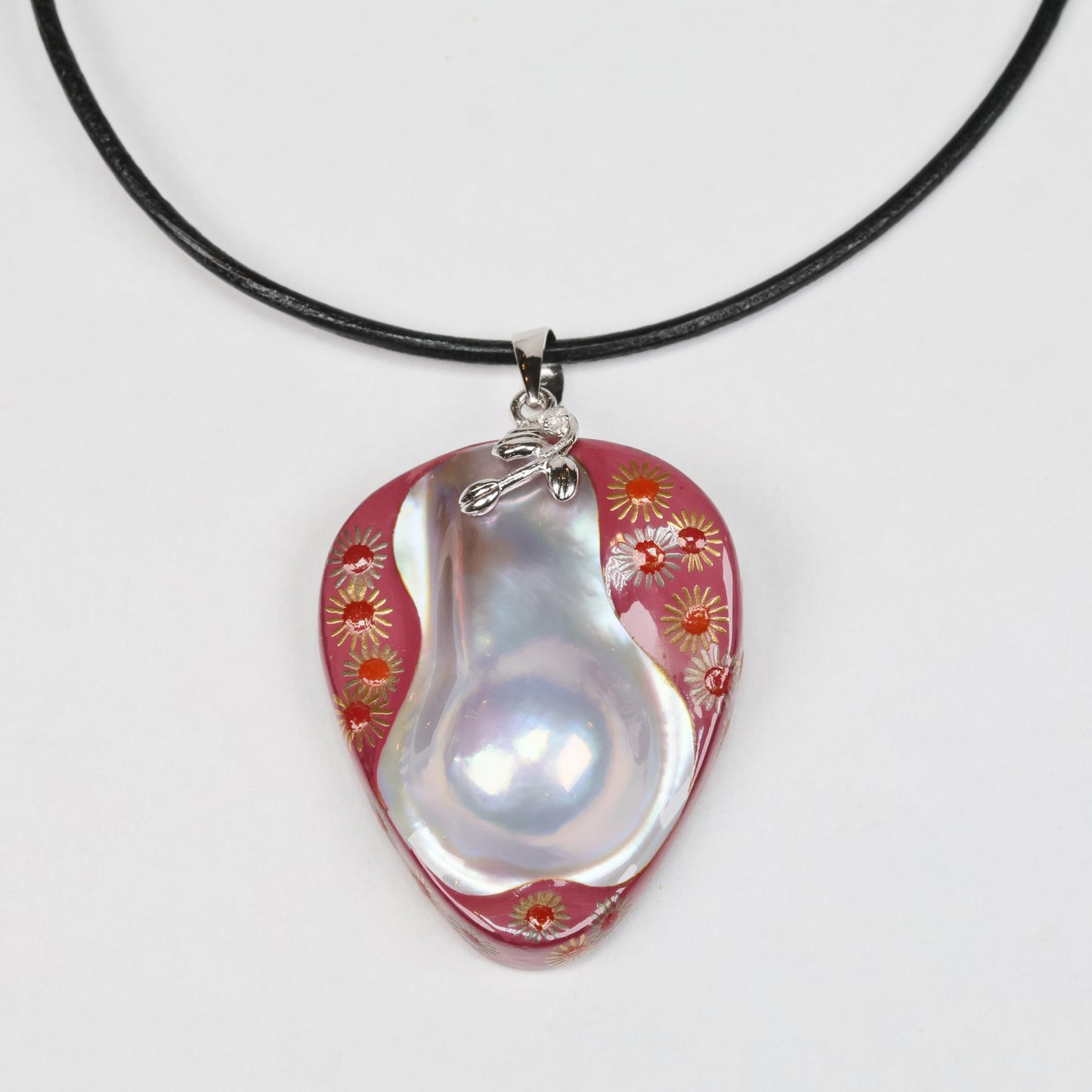 Lacquer Urushi pendant, Makie pendant, Mabe pearl pendant, Lacquer pendant, Flower, Free shipping, Hanagatari