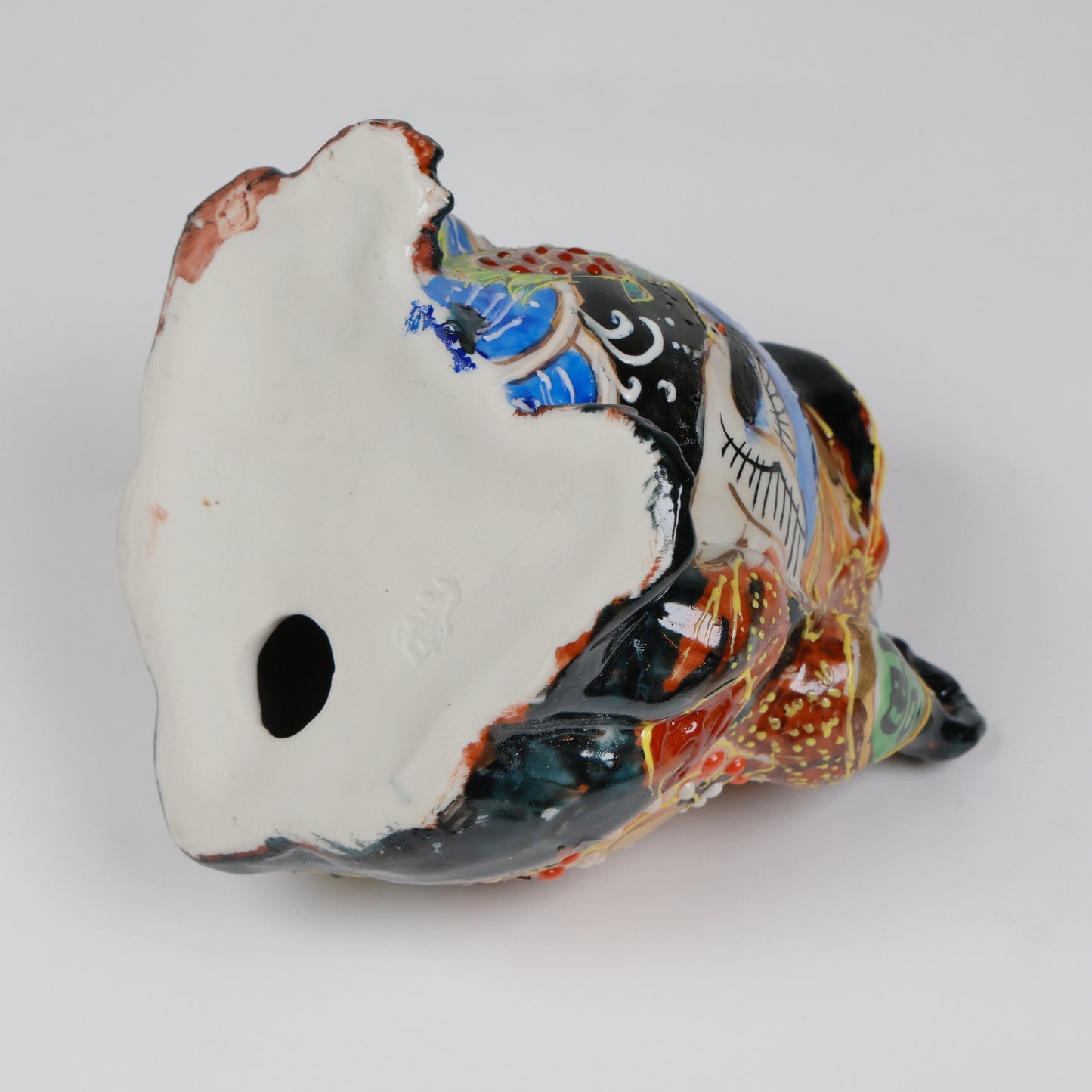 Kutani Lucky Frog Figurine|Black Ceramic Frog with Left Hand Raised for Fortune & Protection