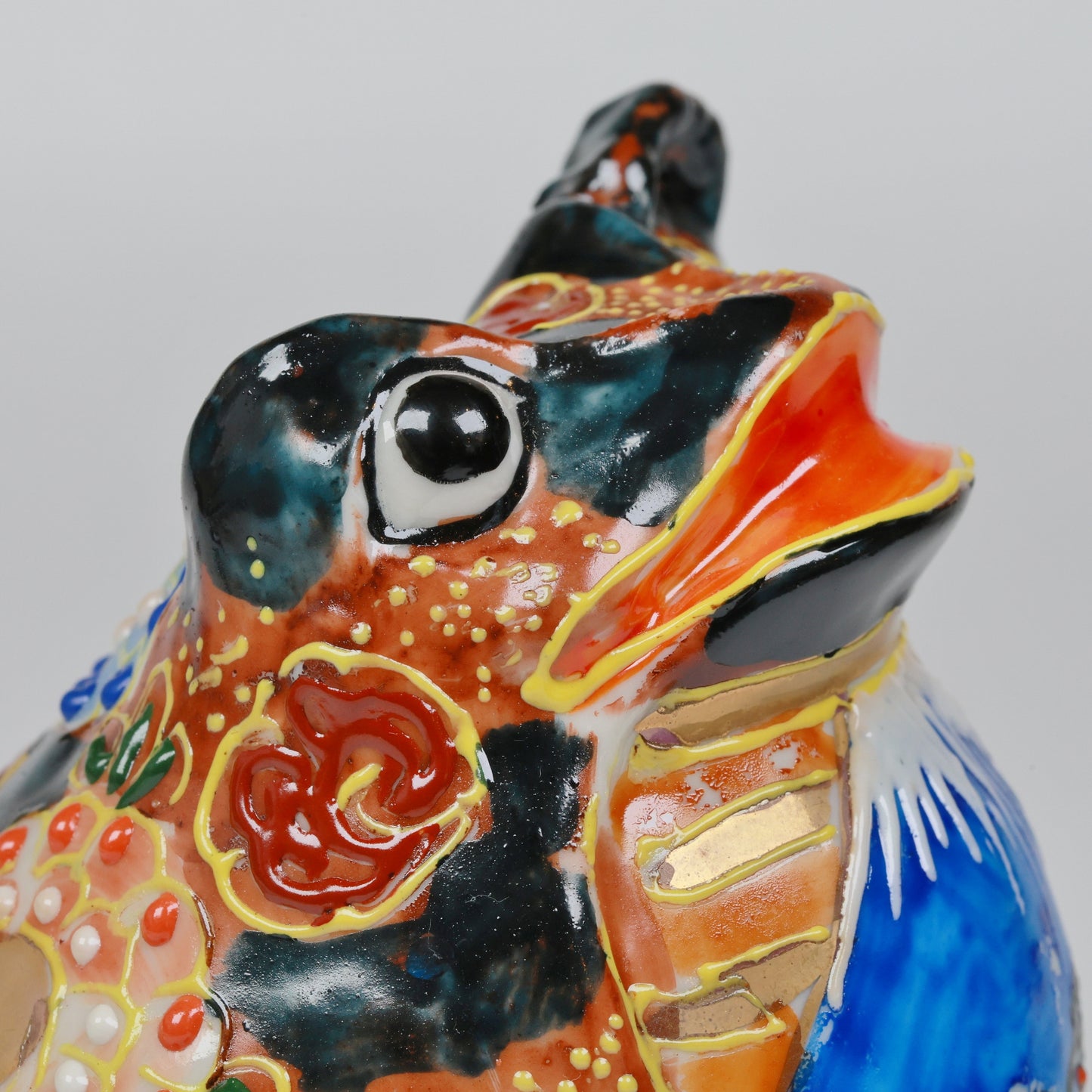 Kutani Lucky Frog Figurine|Black Ceramic Frog with Left Hand Raised for Fortune & Protection