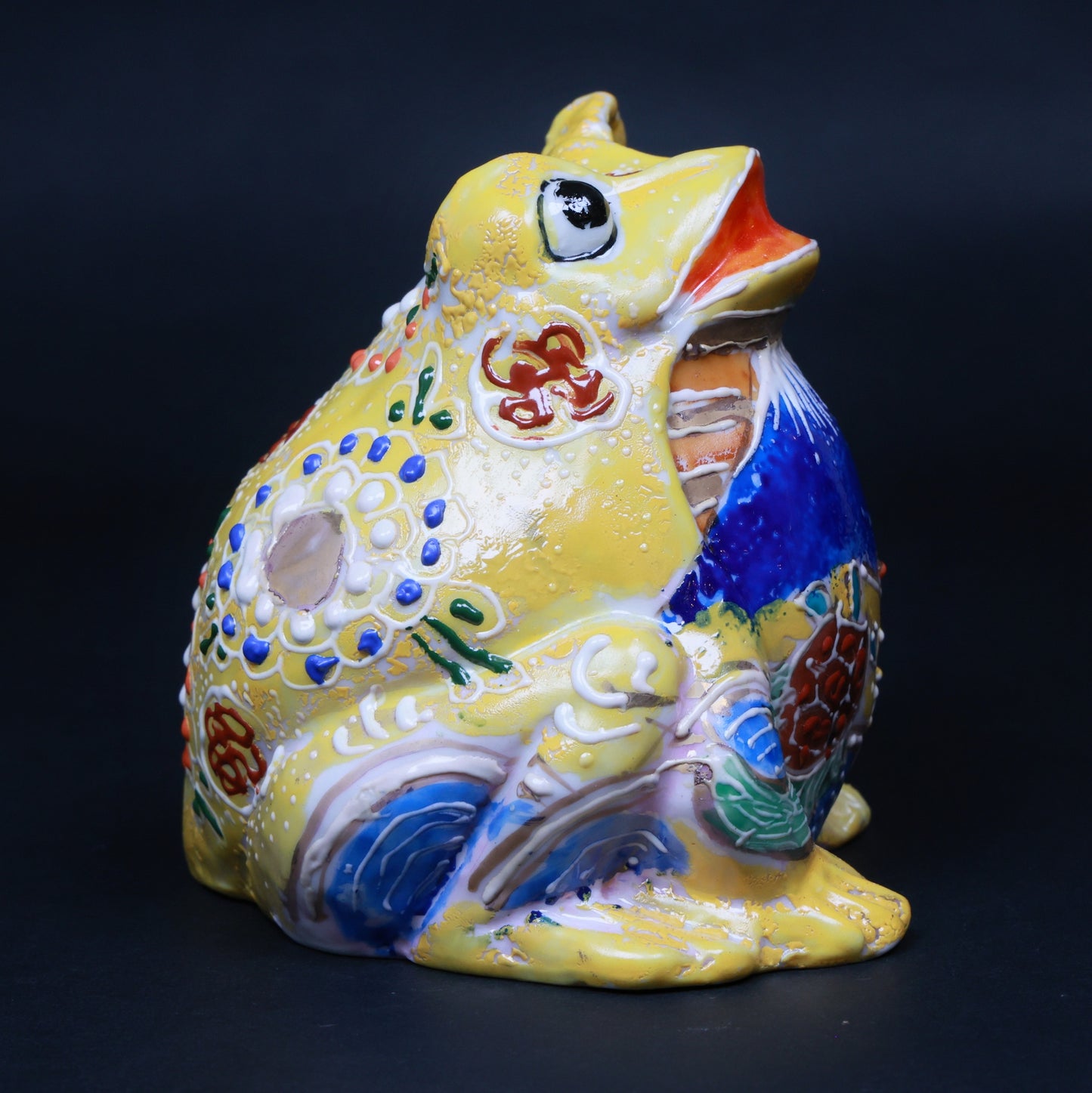 Kutani Lucky Frog Figurine|Yellow Ceramic Frog with Left Hand Raised for Fortune & Prosperity