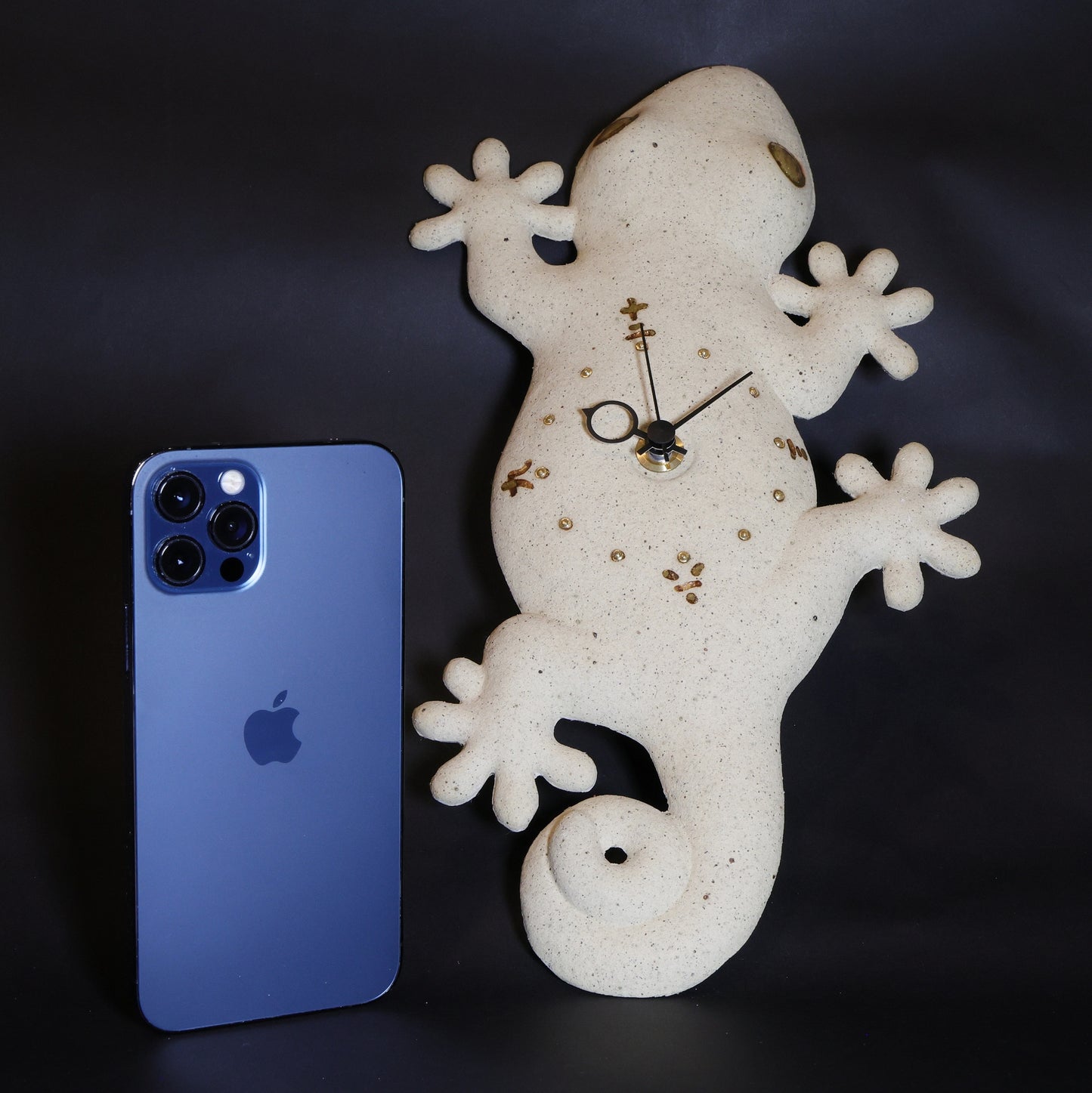 Wall Clock | Gecko “Yamori” | Handcrafted Japanese Ceramic | Lucky Home Guardian | Japanese wall clock | Handcrafted ceramic clock | Japanese gecko ornament clock