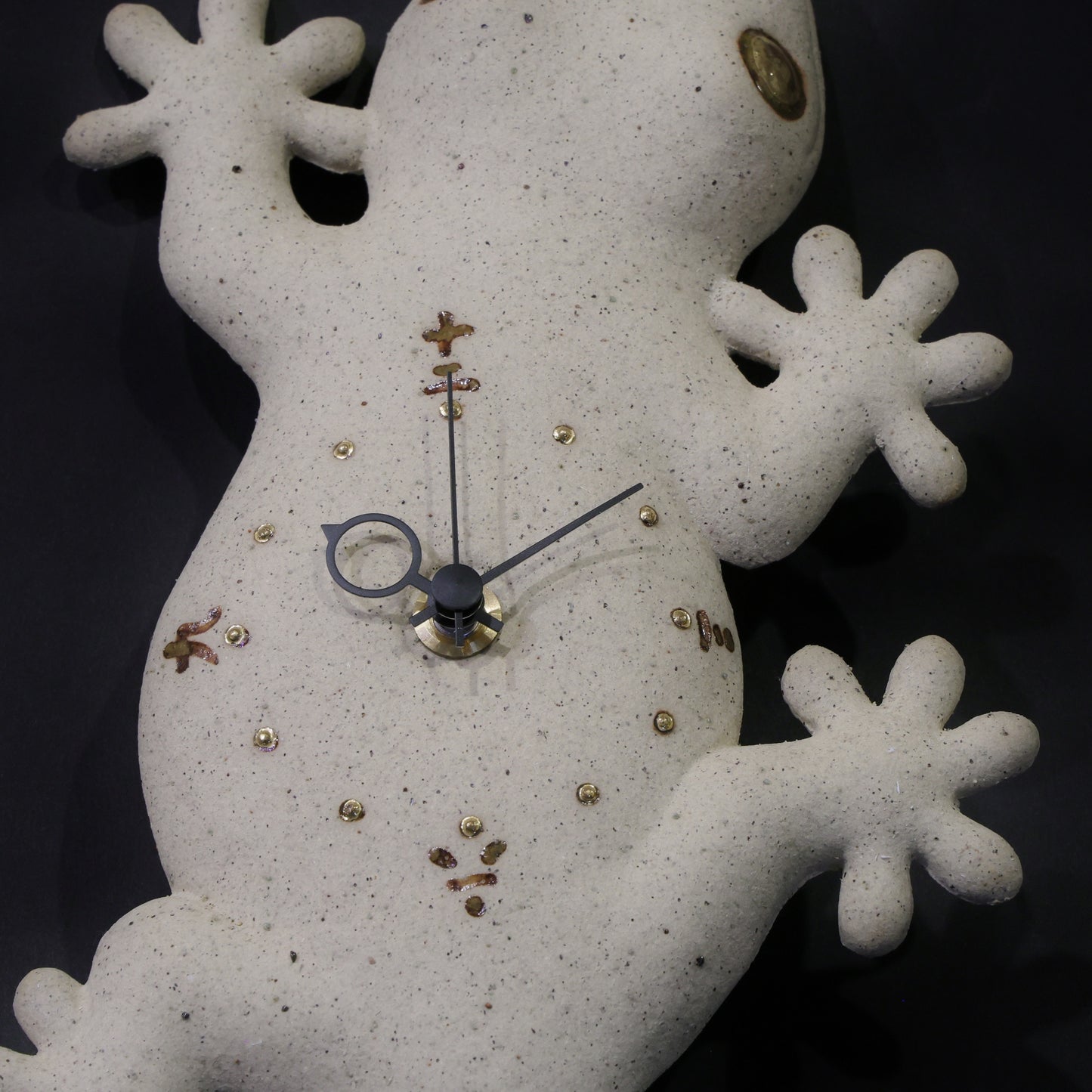 Wall Clock | Gecko “Yamori” | Handcrafted Japanese Ceramic | Lucky Home Guardian | Japanese wall clock | Handcrafted ceramic clock | Japanese gecko ornament clock