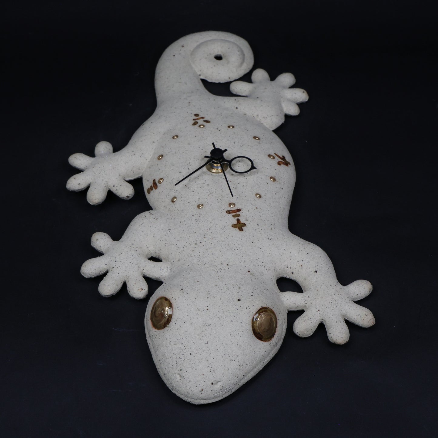 Wall Clock | Gecko “Yamori” | Handcrafted Japanese Ceramic | Lucky Home Guardian | Japanese wall clock | Handcrafted ceramic clock | Japanese gecko ornament clock