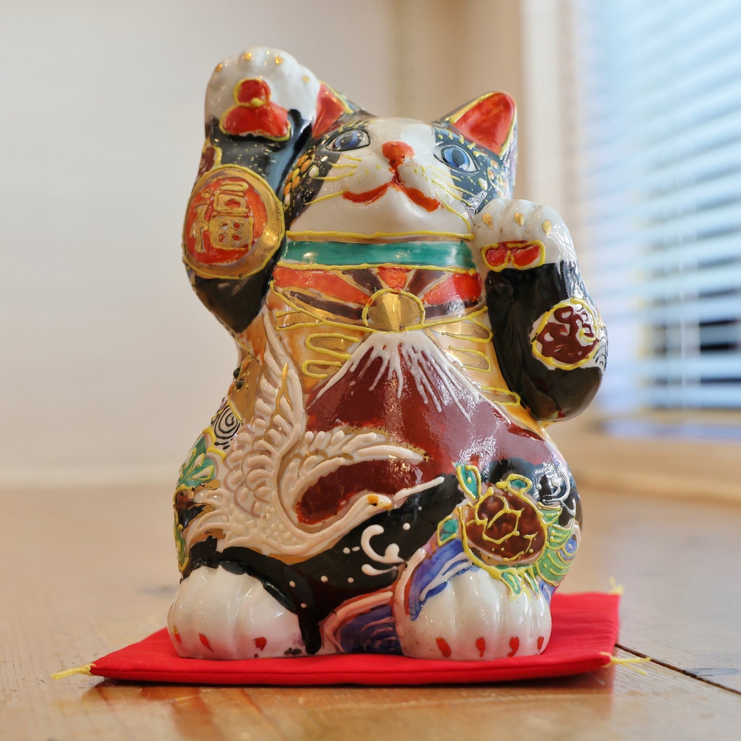 Lucky cat, Kutaniyaki Manekineko, Beckoning cat, Kutani Beckoning cat, Kutani Porcelain Maneki Neko, Made in Japan, Free shipping