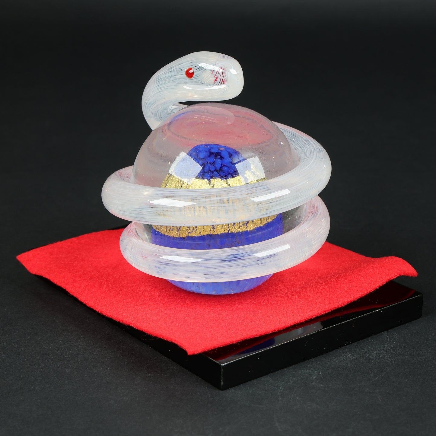 Hakata Vidro Lucky White Snake｜Gold Leaf Glass Ornament｜Symbol of Wealth, Protection & Renewal