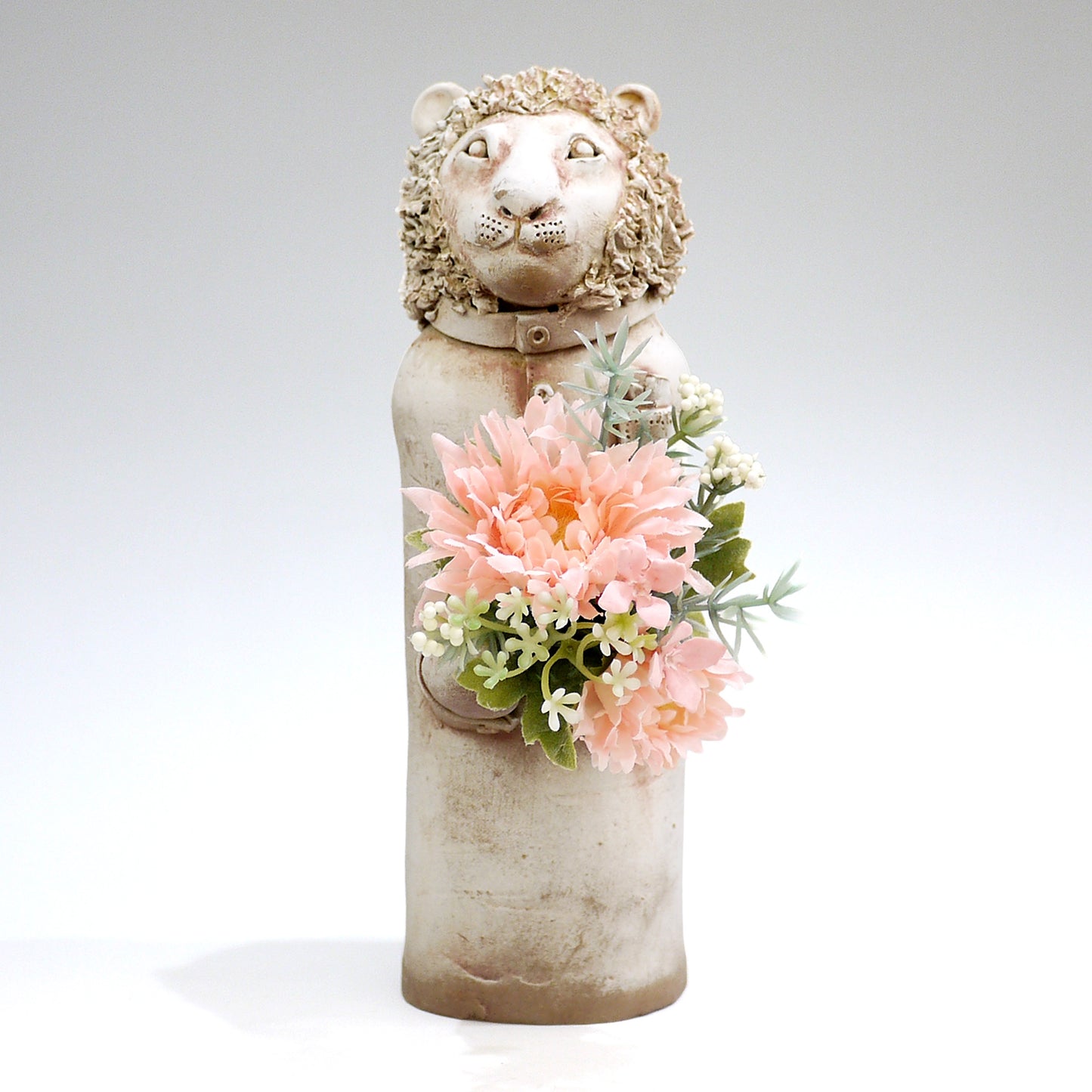Handcrafted Ceramic Lion Vase | Japanese craft | flower | Vase | Japanese craft | Made in Japan