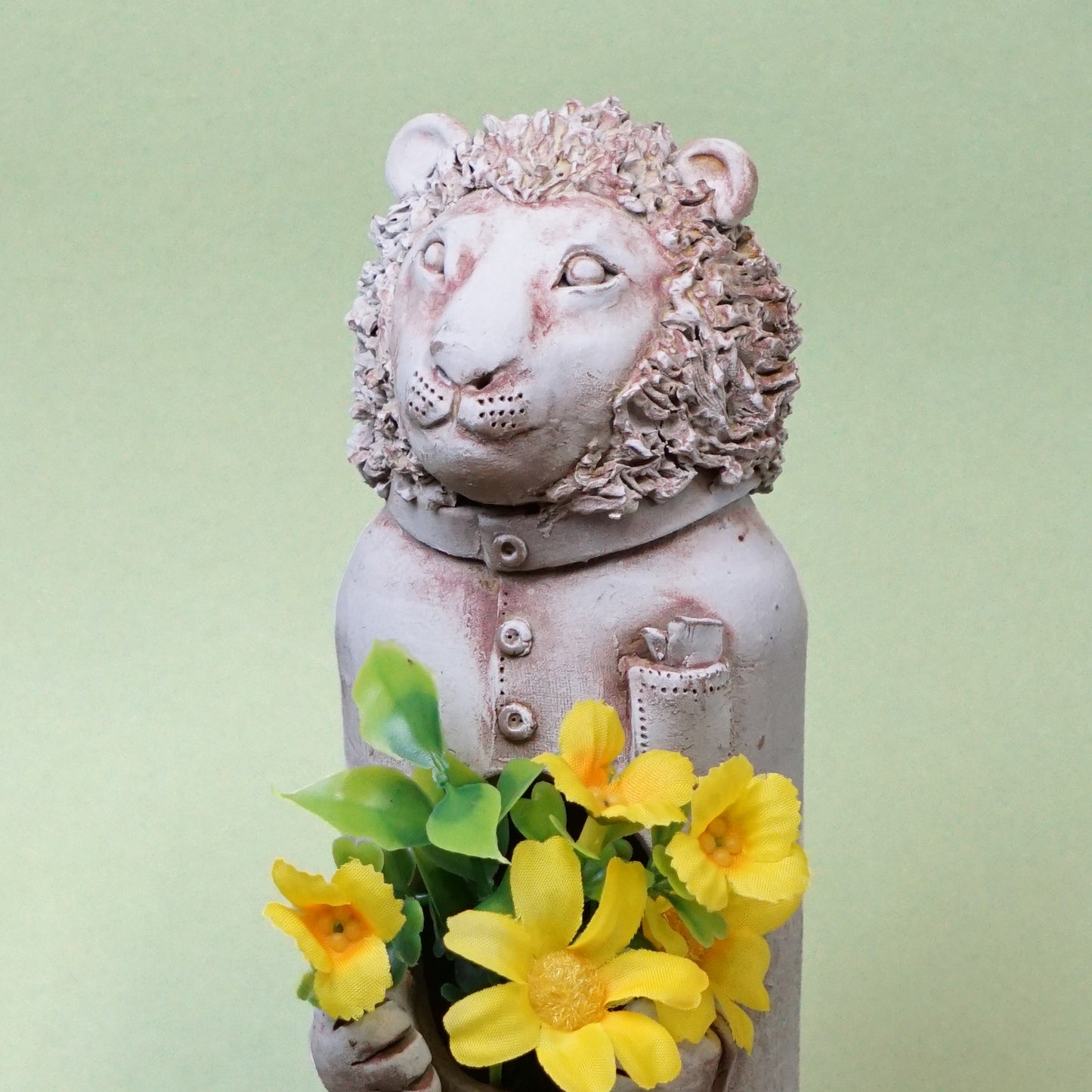 Handcrafted Ceramic Lion Vase | Japanese craft | flower | Vase | Japanese craft | Made in Japan
