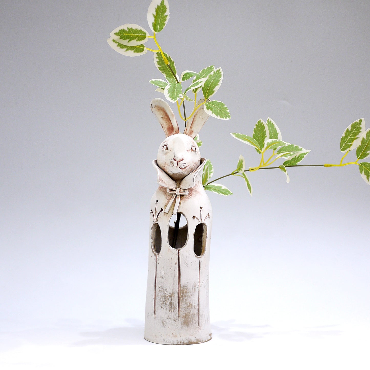 Rabbit vase | Japanese craft | Japanese handcraft | Animal ceramic | Handmade | MinimalistHomeDecor | Made in Japan