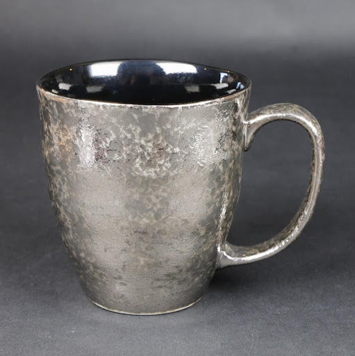 Platinum-Glazed Arita Porcelain Mug | Black Glaze & Hammered Metal Texture | Handcrafted Arita Mug | Arita Porcelain Modern Mug | Platinum Glaze & Black Mirror Interior | Luxury Japanese Mug | Made in Japan