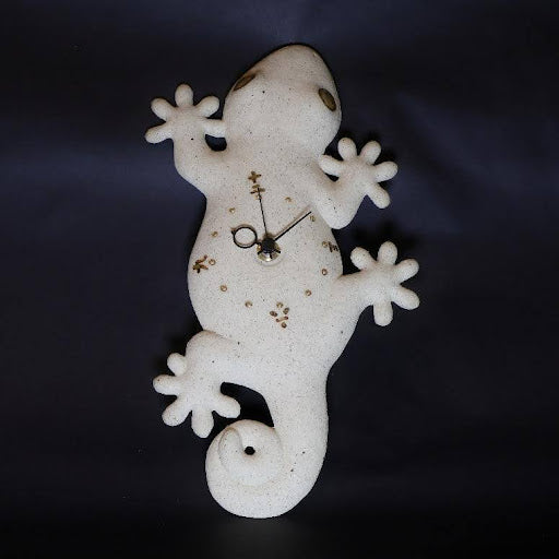 Wall Clock | Gecko “Yamori” | Handcrafted Japanese Ceramic | Lucky Home Guardian | Japanese wall clock | Handcrafted ceramic clock | Japanese gecko ornament clock
